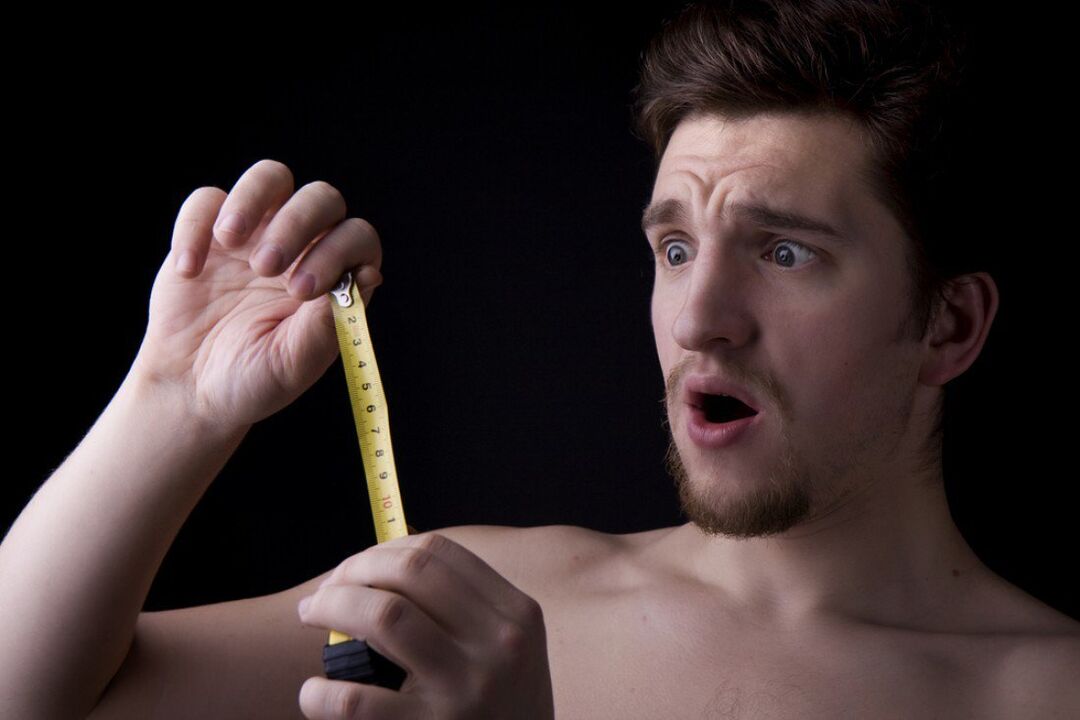 Un home aumentou o seu pene con compresas de refresco